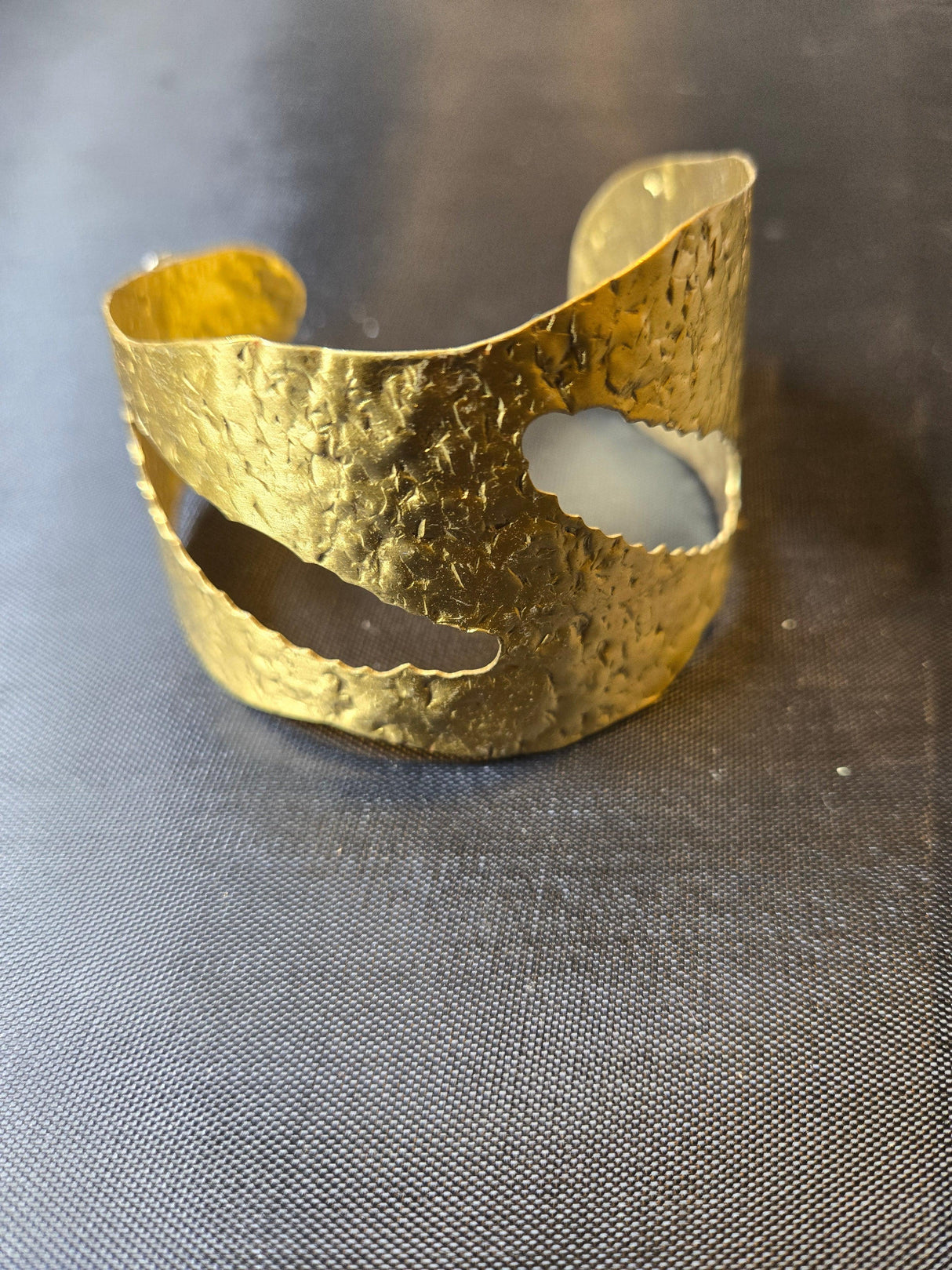 Hammered Brass heart cuff - Ase Origins