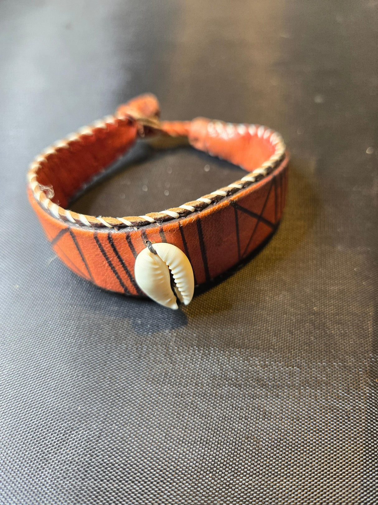 Leather and cowrie bracelet - Ase Origins